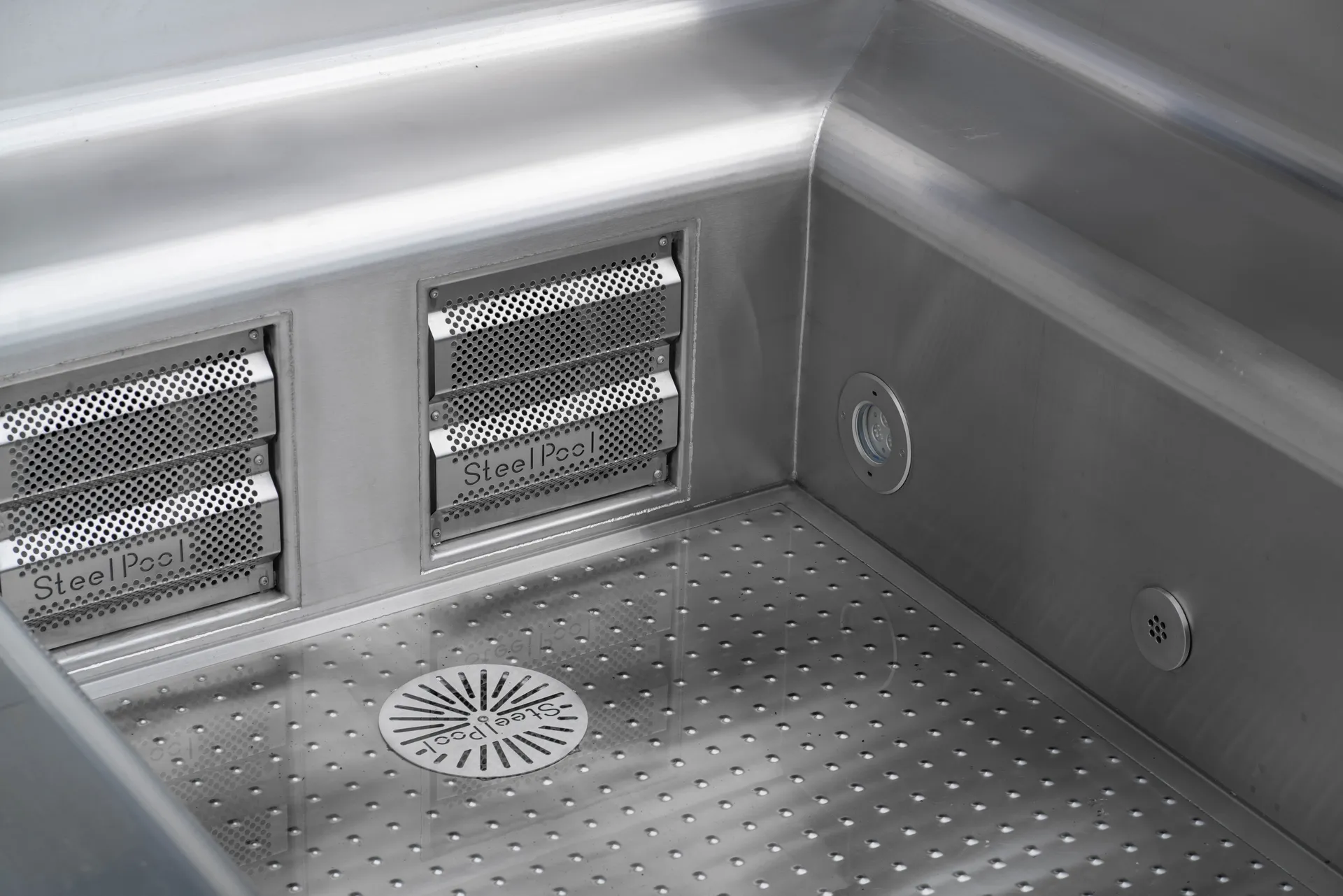 Steelpool reference case